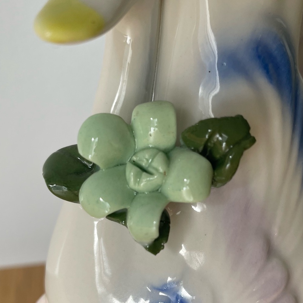 Mid-century Porcelain Swan Bud Vase with Pastel Accents - Picture 5 of 14